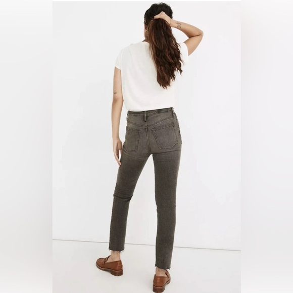 New Madewell the perfect vintage jean women’s size 27
Color Gray - Picture 4 of 16